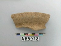 藏品(灰褐色夾砂素面陶)的圖片